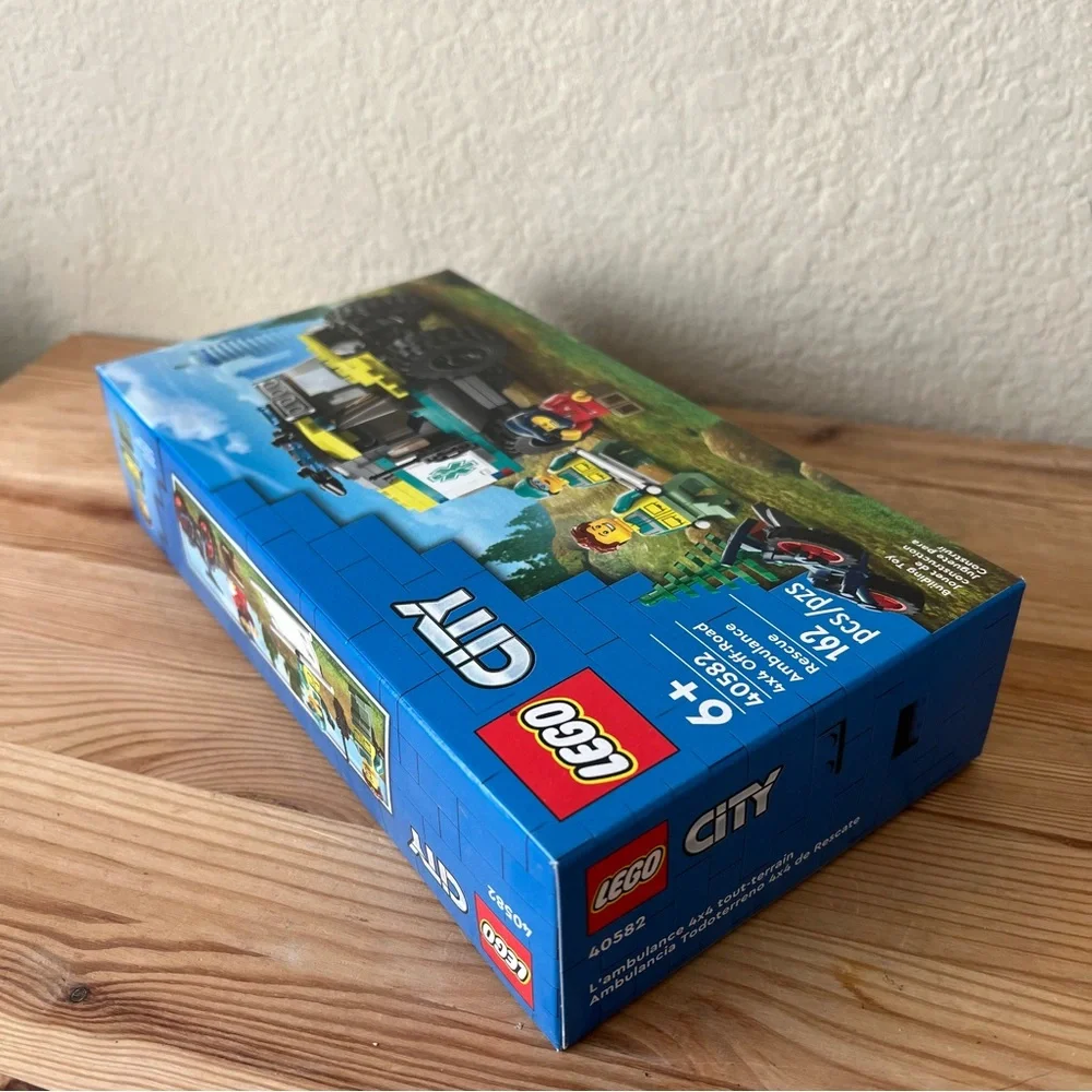 Sealed New Lego City 4x4 Off-Road Ambulance Rescue Car Set 40582 Building Blocks